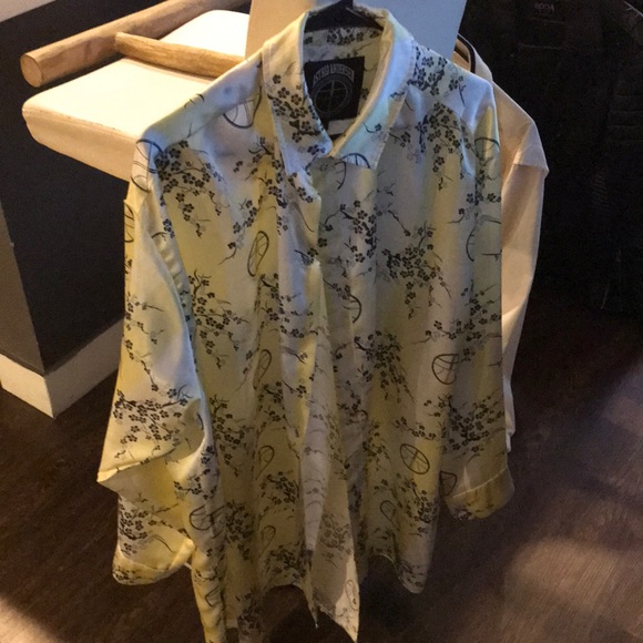 Shirt - Picture 1 of 3